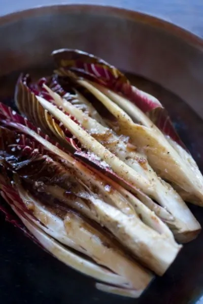 Тушеный цикорий