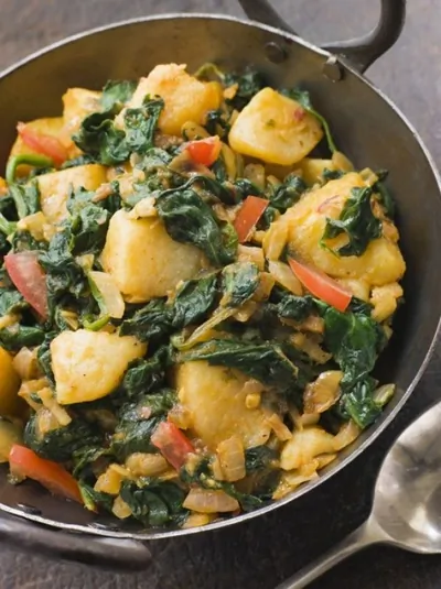 Шпинат с картофелем