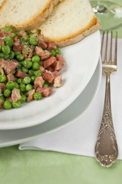 Горошек с ветчиной