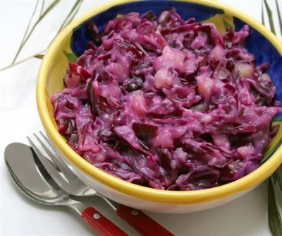 Красная капуста с яблоком