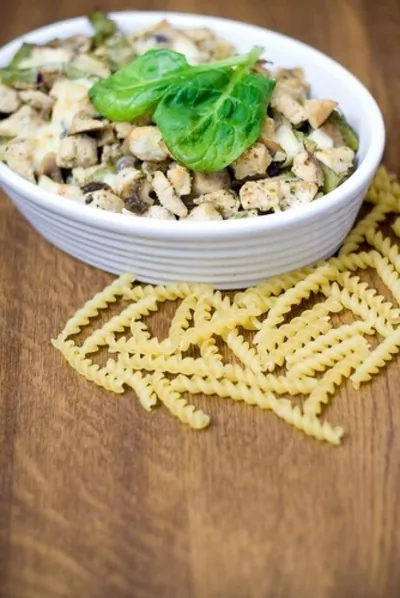 Салат из курицы с грибами и ананасами