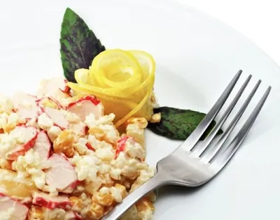 Салат с крабовыми палочками
