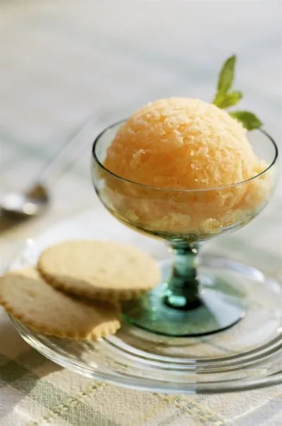 Апельсиновый шербет с водкой и базиликом