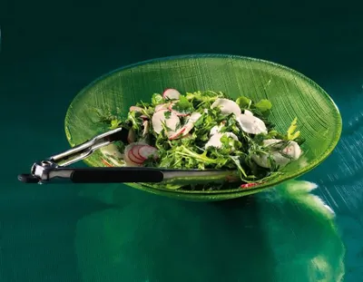 Кресс-салат, руккола и мизуна с редисом, дайконом и сметанной заправкой