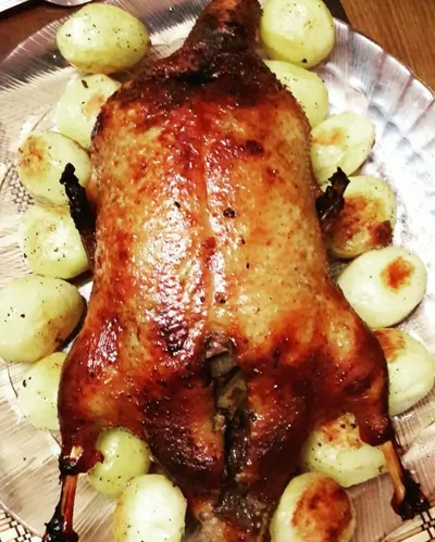 Утка с яблоками