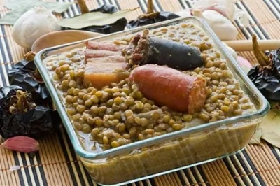 Чечевица с сосисками