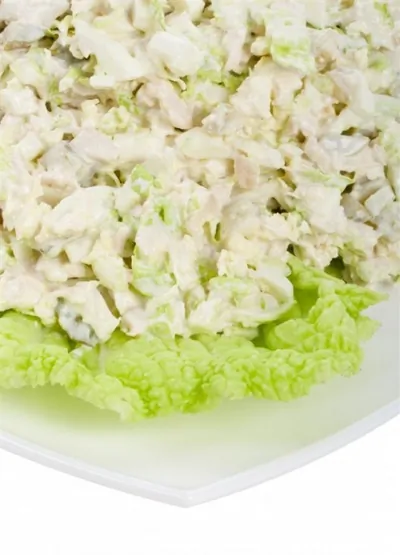 Куриный салат с соусом шхыущипс