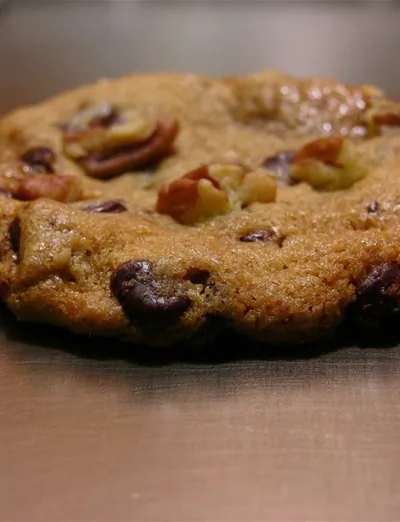 Шоколадное печенье с орехами пекан