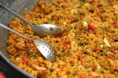 Рис со свининой и зеленым горошком