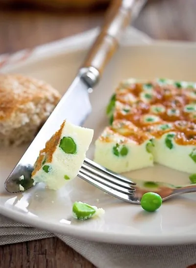 Мятный омлет с зеленым горошком