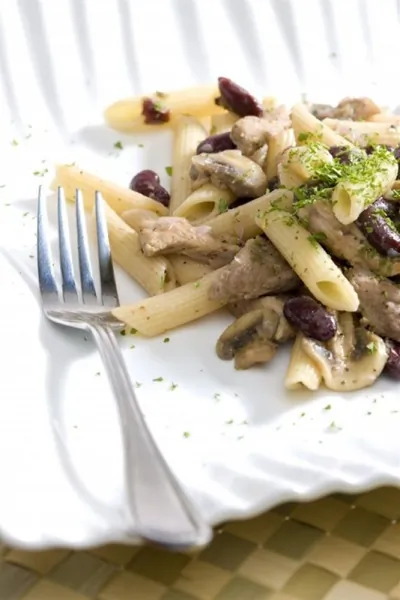 Пенне ригате со свининой и грибами в сметане