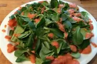 Карпаччо из слабосоленого лосося с аджикой и хреном