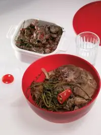 Вареная говядина с острым лимонно-чесночным бульоном