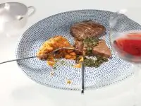 Говяжья печенка с пюре из моркови и кинзы