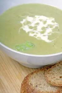 Суп-пюре из лука-порея с куриными потрохами