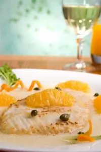 Черный соус с маслом и каперсами