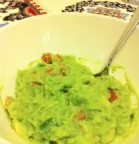 Гуакамоле с семенами кориандра