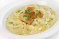 Луковый суп с пармезаном