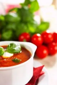 Гаспачо с сырными шариками