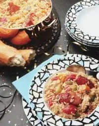 Рис с колбасками и беконом