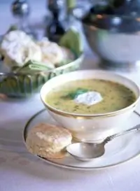 Суп из нута, перца чили и кориандра