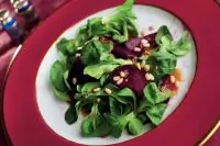 Сашими из свеклы с салатом корн и медово-горчичной заправкой