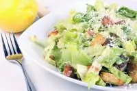 Салат «Цезарь» со свининой