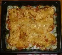 Запеченная рыба под овощами