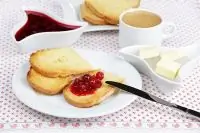 Базельские тосты с вишнями