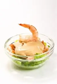 Салат с анчоусной заправкой и креветками