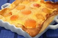 Абрикосовый пирог с грецкими орехами