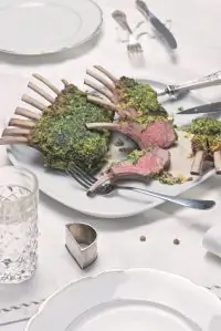 Баранина в панцире из петрушки с зеленым картофелем