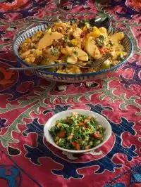 Кускус с курицей, айвой, шафраном, курагой и сушеной вишней