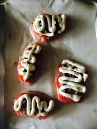 Куриное филе с грибами и помидорами