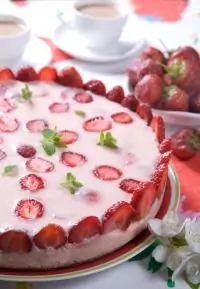 Клубничная шарлотка с сыром