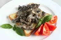 Лесные грибы под соусом