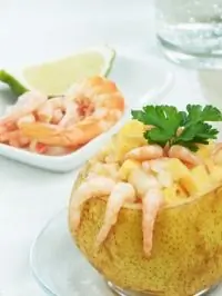 Салат с сыром бри и креветками