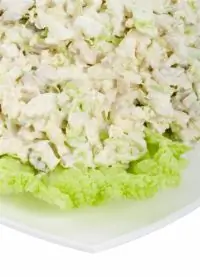 Куриный салат с соусом шхыущипс