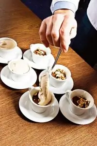 Холодно-горячий шоколадный кекс-пудинг