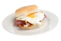 Горячие бутерброды с яичницей