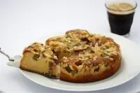 Пирог с ревенем и фундуком