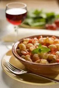 Салат-паста с ветчиной и овечьим сыром