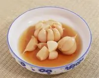 Быстрый маринованный чеснок