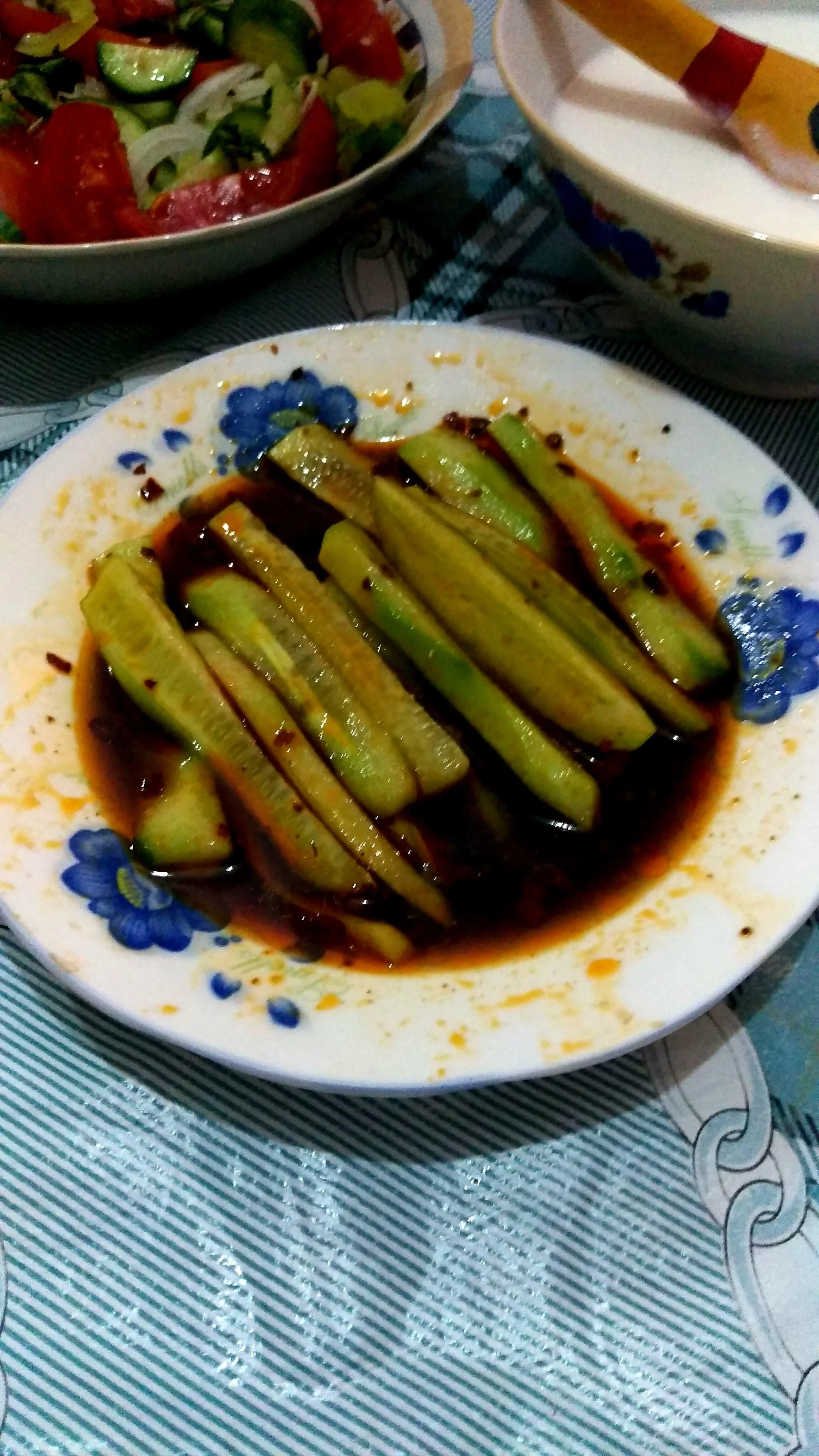 Малосольные огурцы «острые». Корейские огурцы. Огурцы в остром маринаде. Огурцы в остром маринаде. Огурчики остренькие маринад.