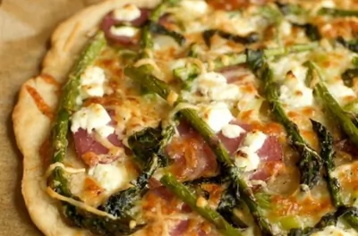 Пицца со спаржей и баклажаном