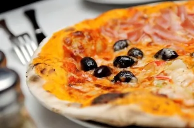 Пицца с куриной печенкой