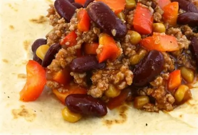 Говядина с бобами и кукурузой по мексикански