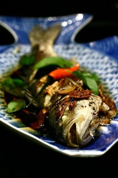 Сибас с луком-пореем