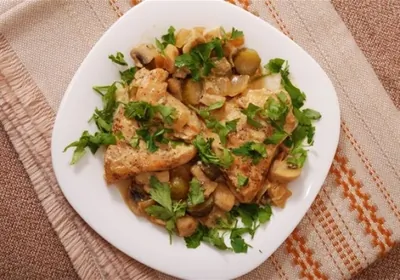 Гужоны из копченой курицы с чесночным айоли