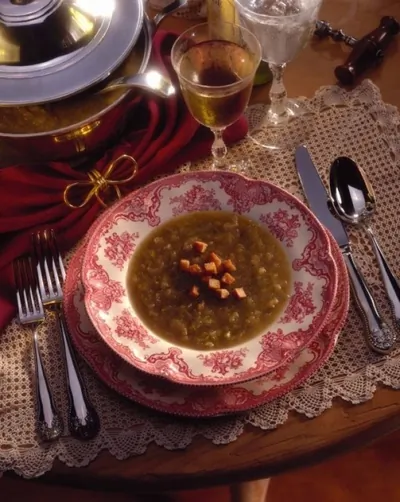 Суп из фасоли с шипящими чоризо